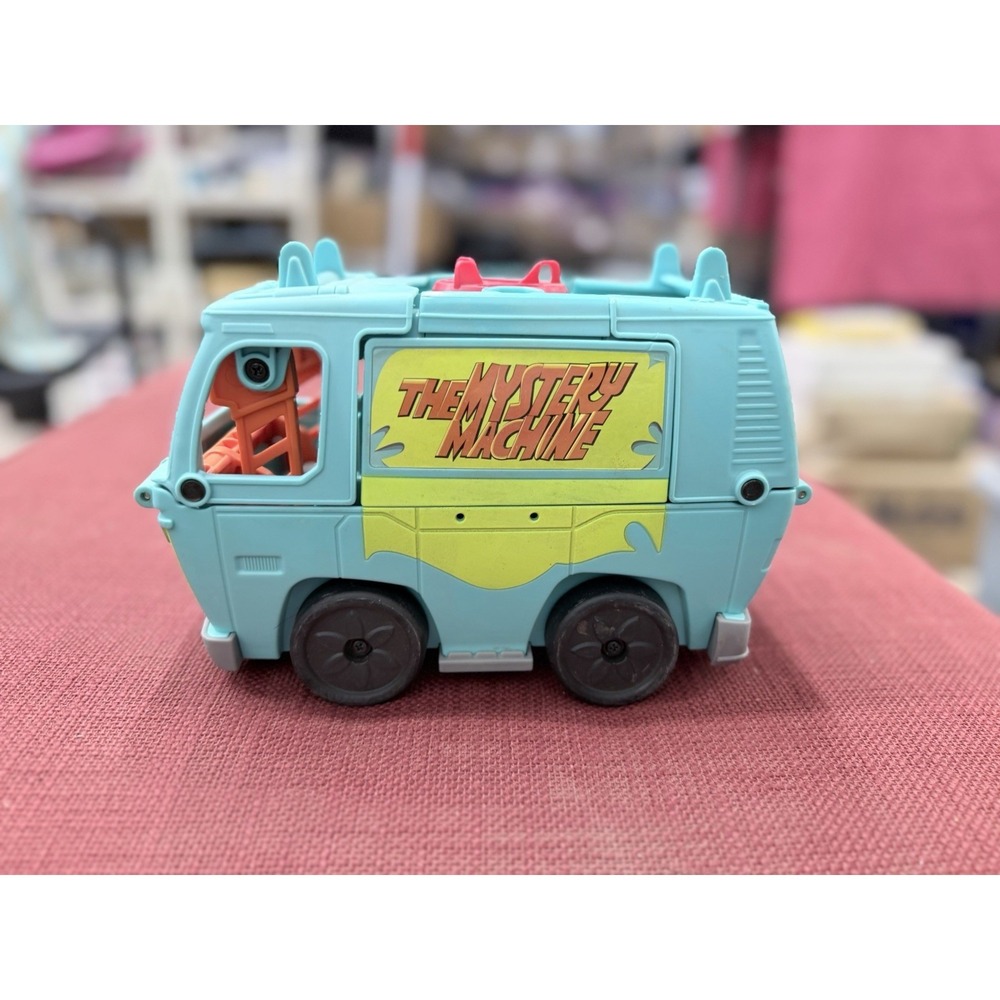 2017 Mattel Scooby Doo Mystery Machine Toy, with Fred and Scooby-Doo